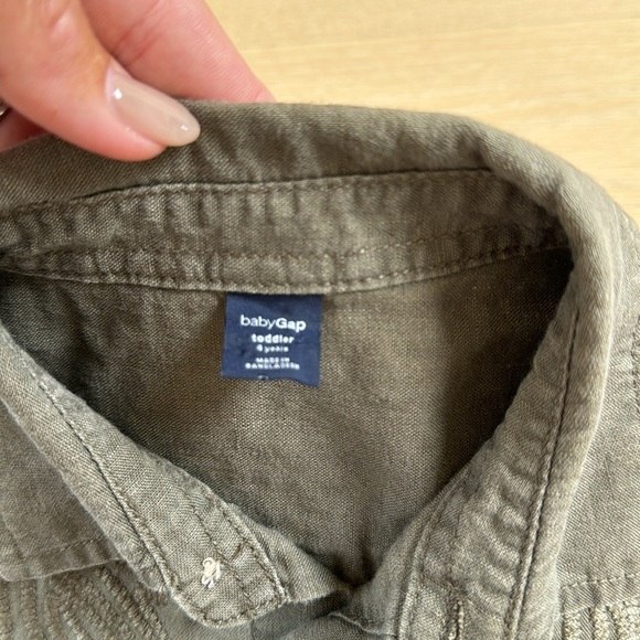 Embroidered linen button down boys shirt size 4T - Picture 2 of 3